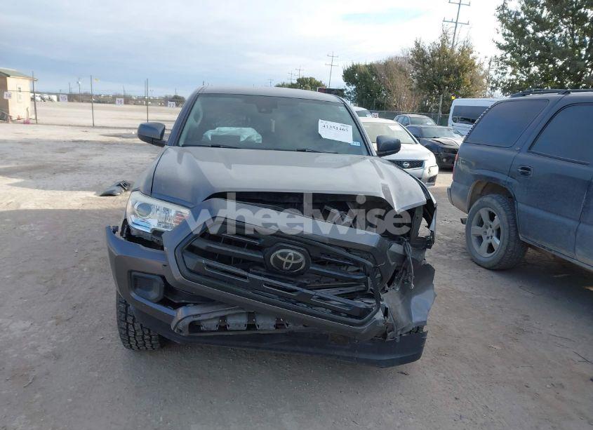 Photo 13 of 2018 Toyota Tacoma SR (VIN 5TFAX5GN7JX110700)