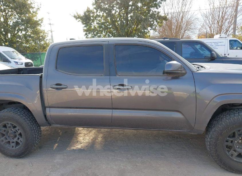 Photo 14 of 2018 Toyota Tacoma SR (VIN 5TFAX5GN7JX110700)
