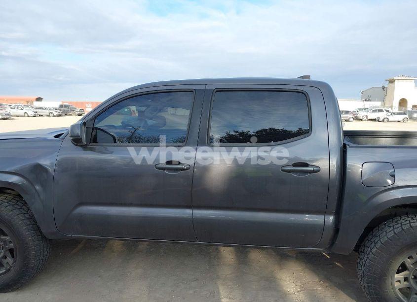 Photo 15 of 2018 Toyota Tacoma SR (VIN 5TFAX5GN7JX110700)