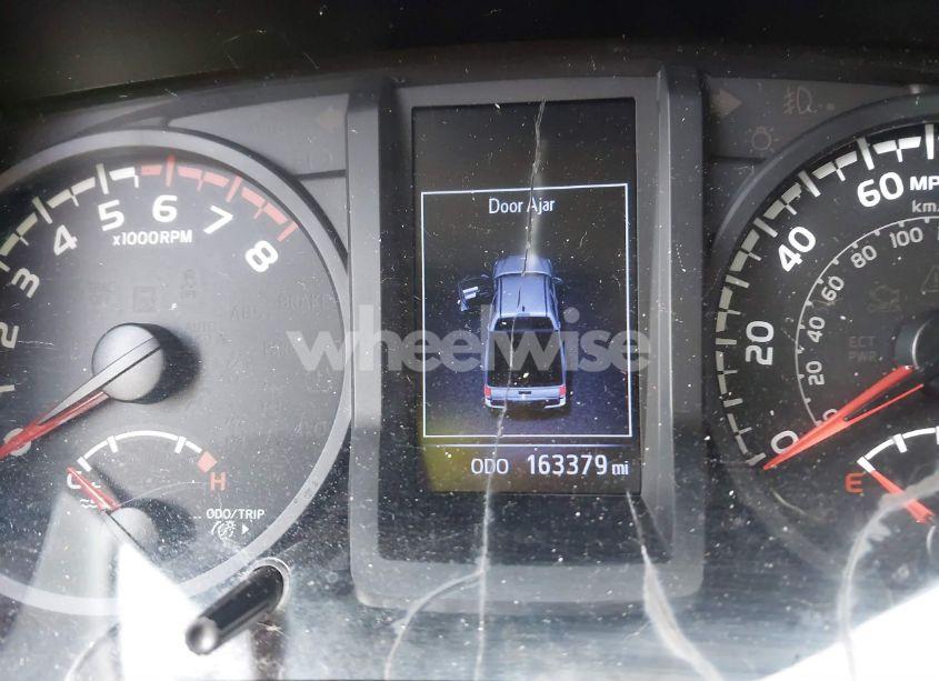 Photo 16 of 2018 Toyota Tacoma SR (VIN 5TFAX5GN7JX110700)