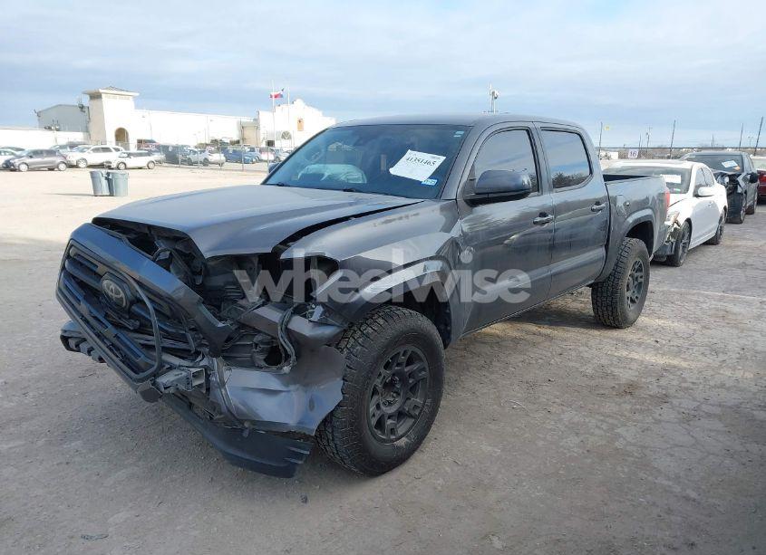 Photo 2 of 2018 Toyota Tacoma SR (VIN 5TFAX5GN7JX110700)