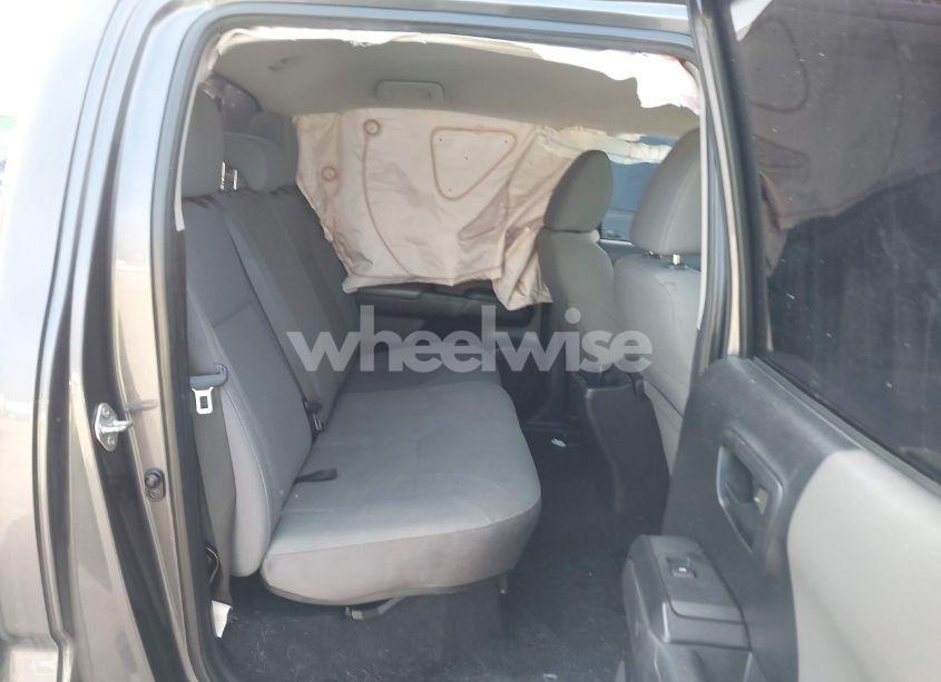 Photo 8 of 2018 Toyota Tacoma SR (VIN 5TFAX5GN7JX110700)