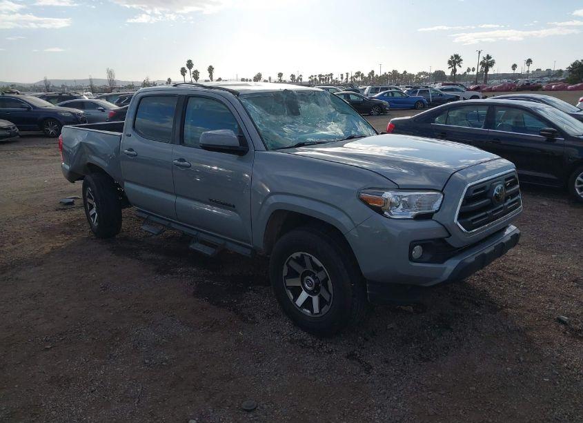 2019 Toyota Tacoma SR5 (VIN 5TFAX5GN7KX136585) main photo