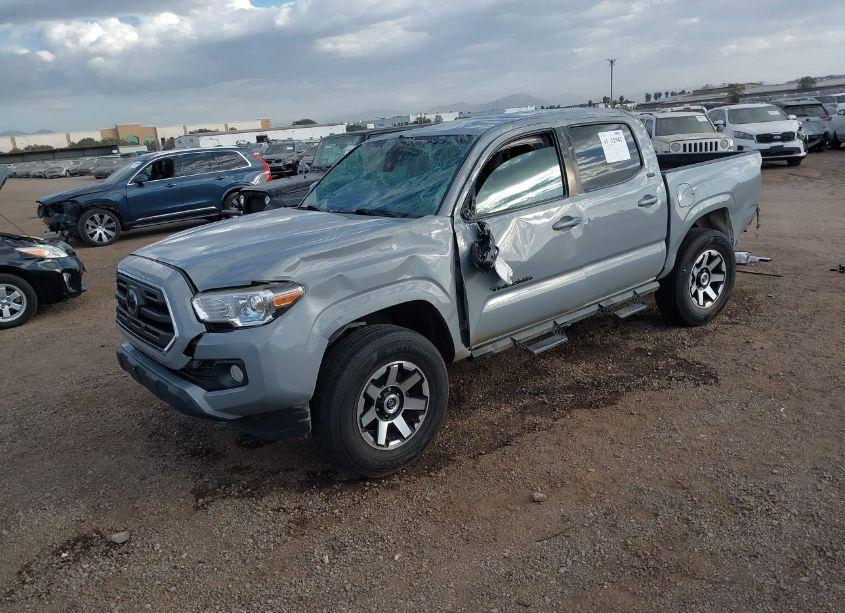 Photo 2 of 2019 Toyota Tacoma SR5 (VIN 5TFAX5GN7KX136585)