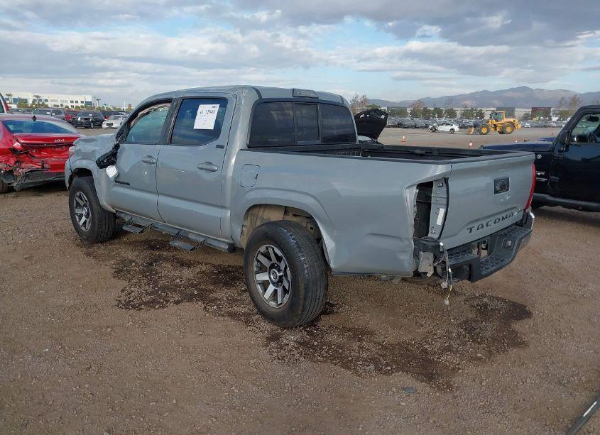 Photo 3 of 2019 Toyota Tacoma SR5 (VIN 5TFAX5GN7KX136585)