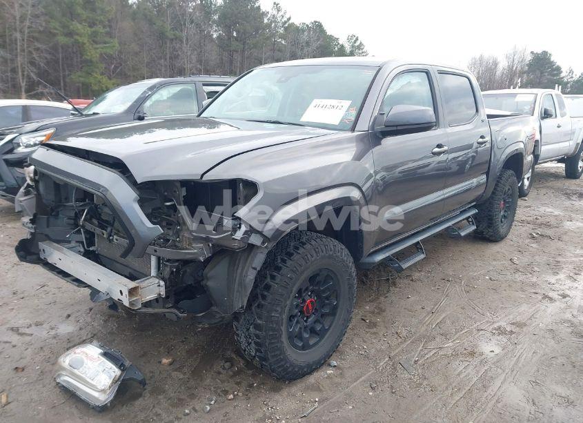Photo 2 of 2020 Toyota Tacoma SR (VIN 5TFAX5GN7LX185898)