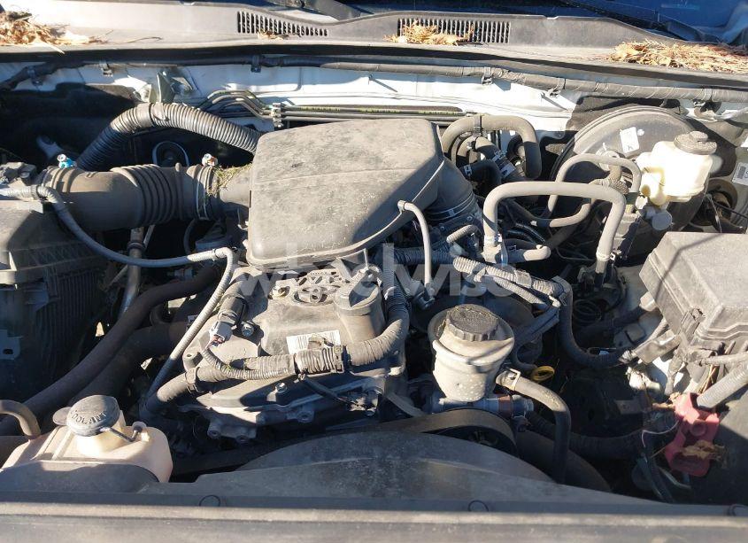 Photo 10 of 2018 Toyota Tacoma SR (VIN 5TFAX5GN8JX104484)