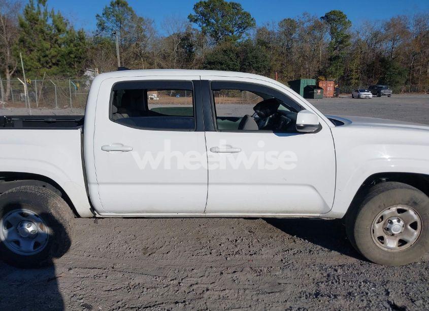 Photo 13 of 2018 Toyota Tacoma SR (VIN 5TFAX5GN8JX104484)