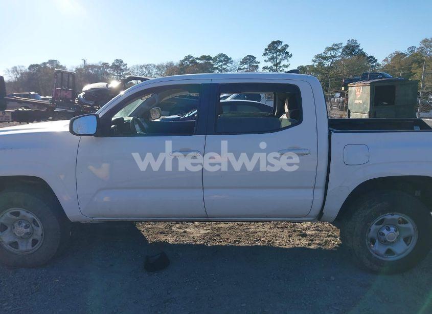 Photo 14 of 2018 Toyota Tacoma SR (VIN 5TFAX5GN8JX104484)