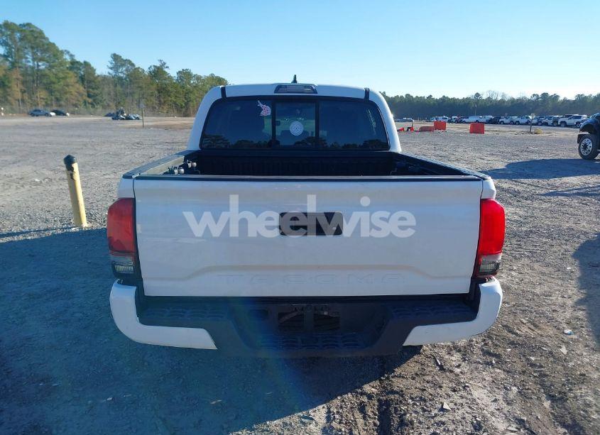 Photo 16 of 2018 Toyota Tacoma SR (VIN 5TFAX5GN8JX104484)