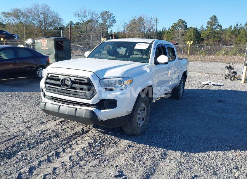 Photo 2 of 2018 Toyota Tacoma SR (VIN 5TFAX5GN8JX104484)