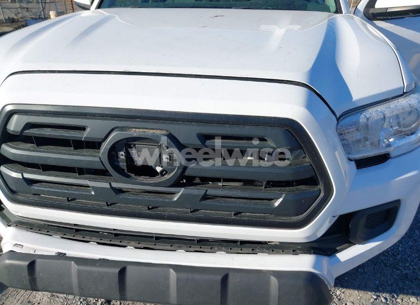 Photo 6 of 2018 Toyota Tacoma SR (VIN 5TFAX5GN8JX104484)