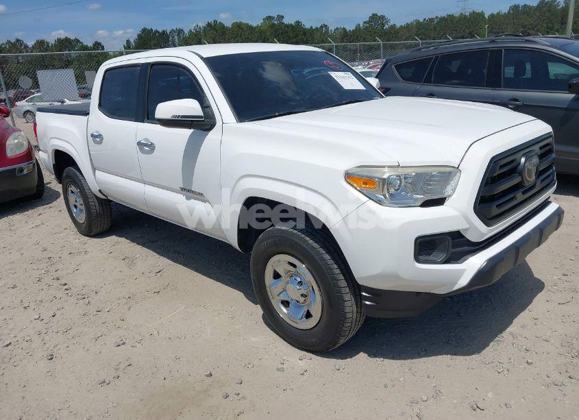 2018 Toyota Tacoma SR (VIN 5TFAX5GN8JX124041) main photo