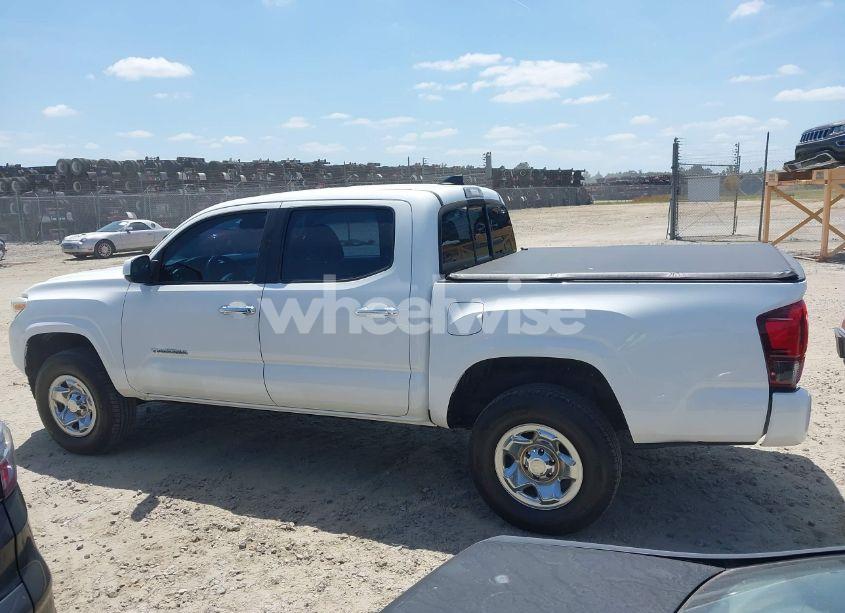 Photo 14 of 2018 Toyota Tacoma SR (VIN 5TFAX5GN8JX124041)