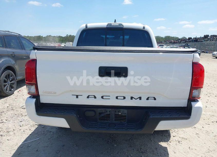 Photo 16 of 2018 Toyota Tacoma SR (VIN 5TFAX5GN8JX124041)