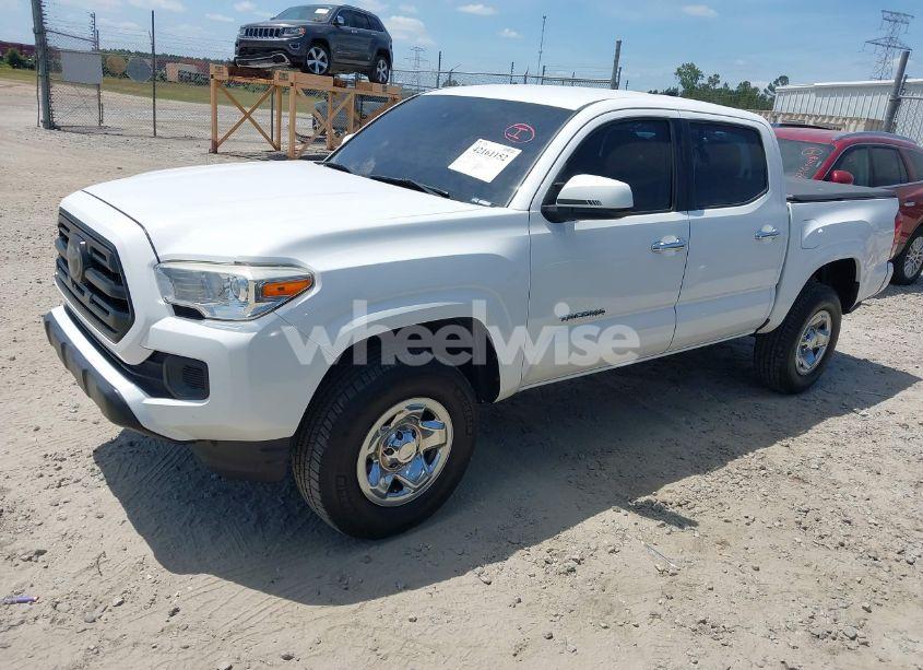 Photo 2 of 2018 Toyota Tacoma SR (VIN 5TFAX5GN8JX124041)