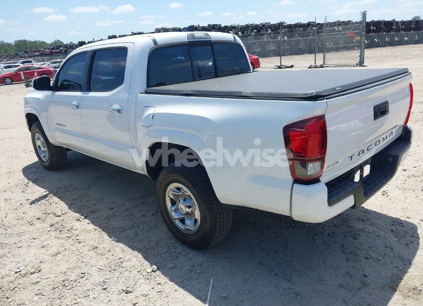 Photo 3 of 2018 Toyota Tacoma SR (VIN 5TFAX5GN8JX124041)