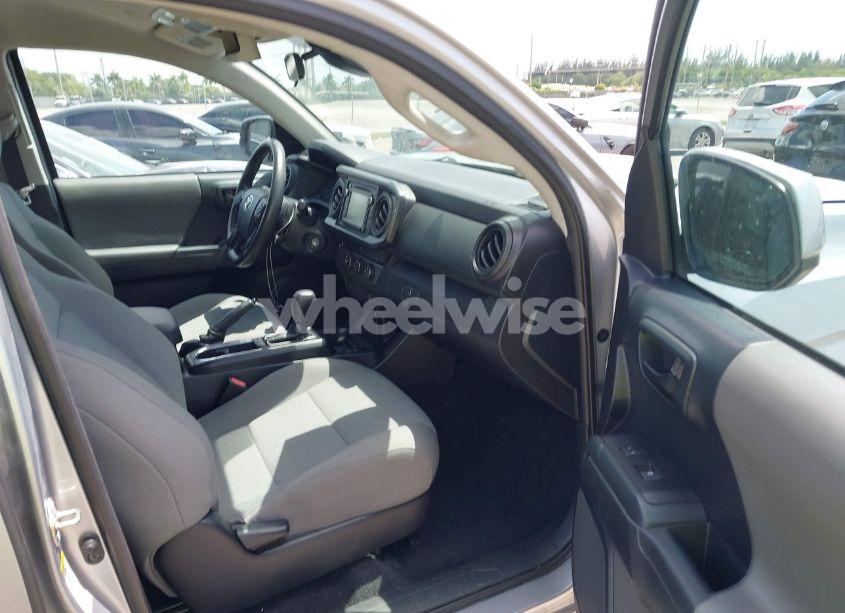 Photo 5 of 2019 Toyota Tacoma SR (VIN 5TFAX5GN8KX148101)