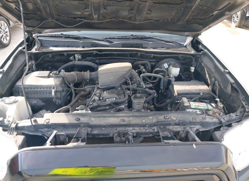 Photo 10 of 2019 Toyota Tacoma SR (VIN 5TFAX5GN8KX158627)