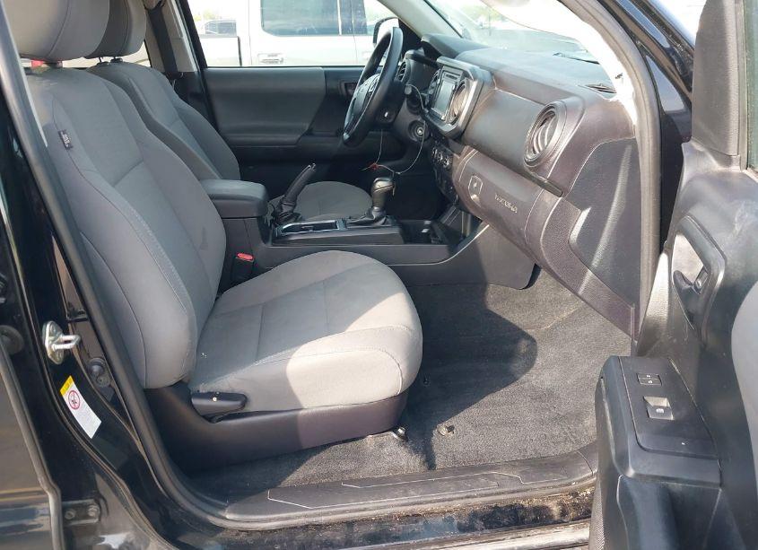 Photo 5 of 2019 Toyota Tacoma SR (VIN 5TFAX5GN8KX158627)