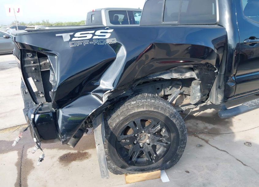 Photo 6 of 2019 Toyota Tacoma SR (VIN 5TFAX5GN8KX158627)