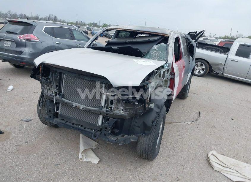 Photo 2 of 2020 Toyota Tacoma SR (VIN 5TFAX5GN8LX169984)