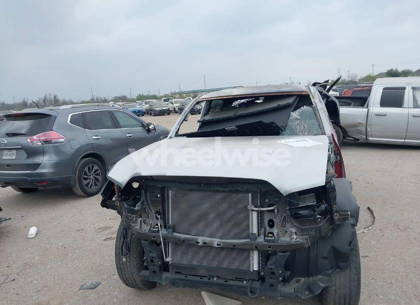 Photo 6 of 2020 Toyota Tacoma SR (VIN 5TFAX5GN8LX169984)