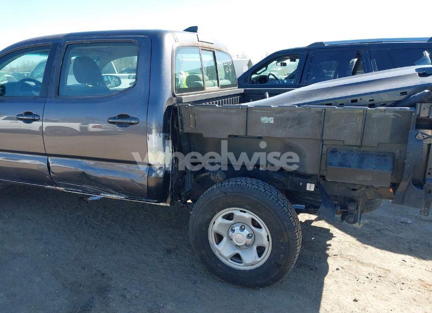 Photo 6 of 2017 Toyota Tacoma SR (VIN 5TFAX5GN9HX078780)