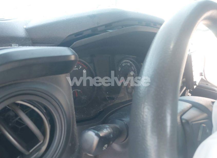 Photo 15 of 2020 Toyota Tacoma SR (VIN 5TFAX5GN9LX174305)