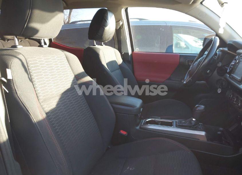 Photo 5 of 2016 Toyota Tacoma SR5 (VIN 5TFAX5GNXGX067222)