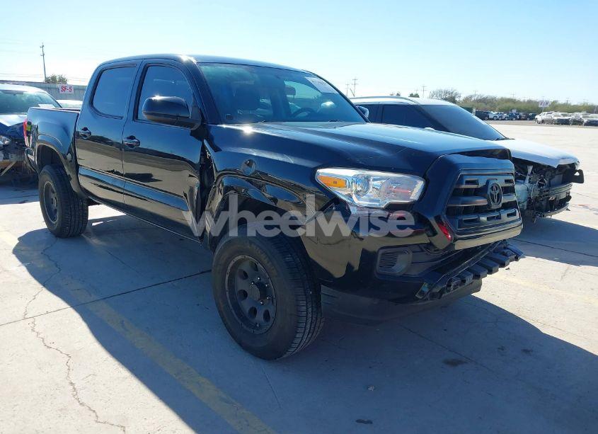 2016 Toyota Tacoma SR (VIN 5TFAX5GNXGX070198) main photo
