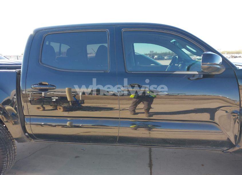 Photo 14 of 2016 Toyota Tacoma SR (VIN 5TFAX5GNXGX070198)