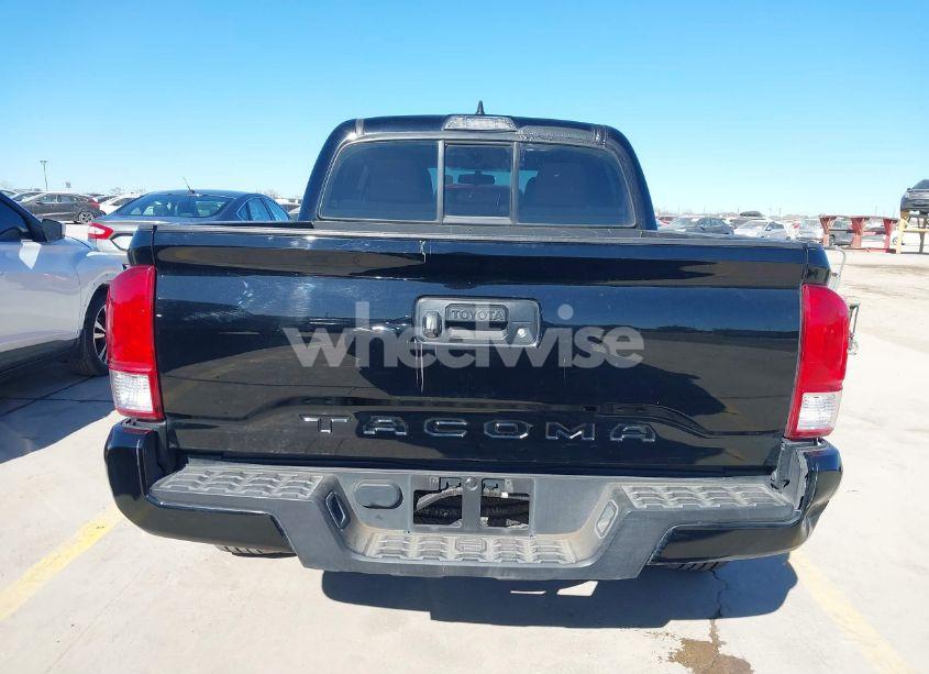 Photo 17 of 2016 Toyota Tacoma SR (VIN 5TFAX5GNXGX070198)