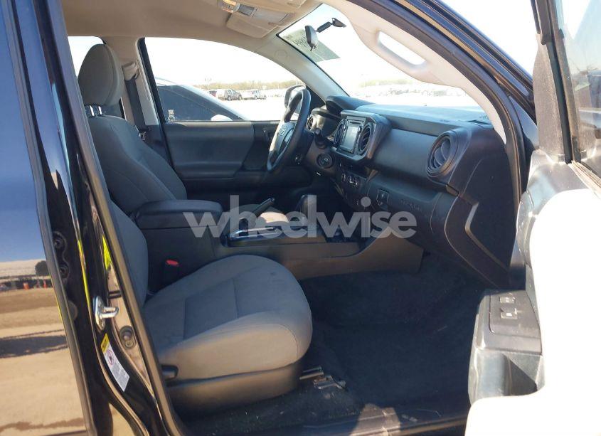 Photo 5 of 2016 Toyota Tacoma SR (VIN 5TFAX5GNXGX070198)