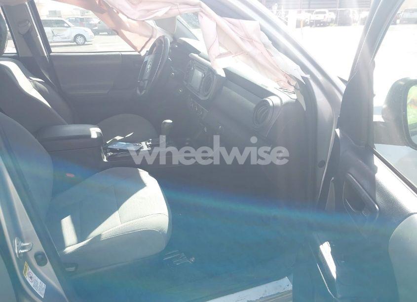 Photo 5 of 2017 Toyota Tacoma SR5 (VIN 5TFAX5GNXHX098715)