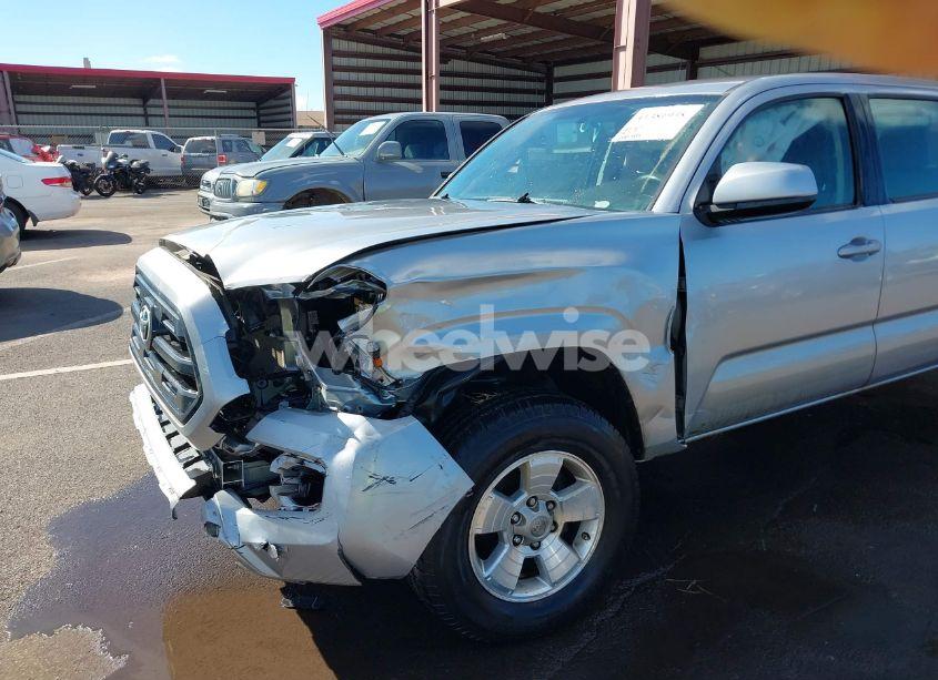 Photo 6 of 2017 Toyota Tacoma SR5 (VIN 5TFAX5GNXHX098715)