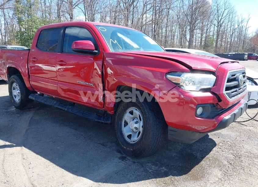 2019 Toyota Tacoma SR5 (VIN 5TFAX5GNXKX134376) main photo