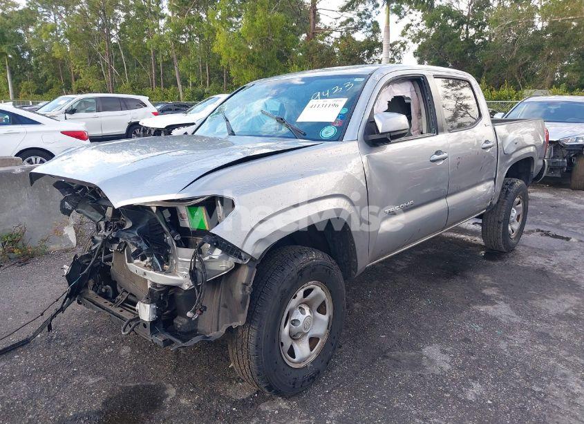 Photo 2 of 2019 Toyota Tacoma SR5 (VIN 5TFAX5GNXKX139433)