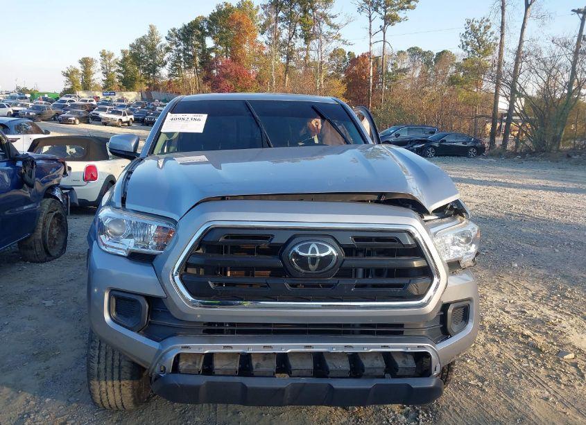Photo 12 of 2019 Toyota Tacoma SR (VIN 5TFAX5GNXKX161996)