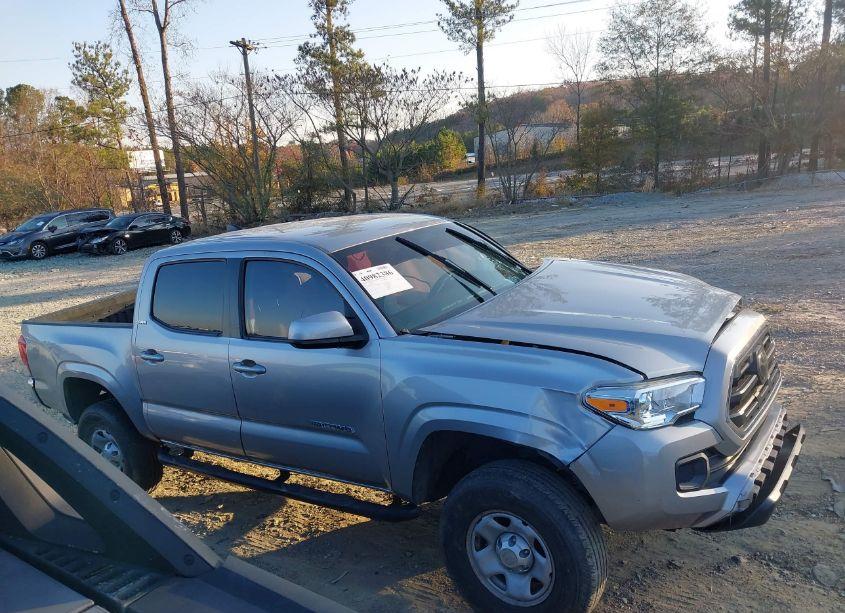 Photo 13 of 2019 Toyota Tacoma SR (VIN 5TFAX5GNXKX161996)