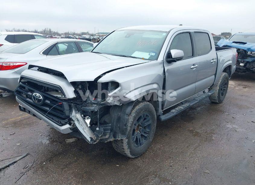 Photo 2 of 2020 Toyota Tacoma SR (VIN 5TFAX5GNXLX187855)