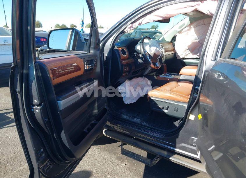 Photo 5 of 2020 Toyota Tundra 4WD (VIN 5TFAY5F12LX951676)