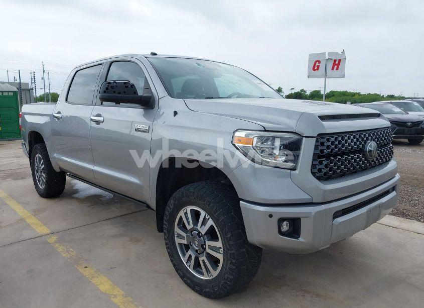 2019 Toyota Tundra PLATINUM 5.7L V8 (VIN 5TFAY5F16KX795902) main photo