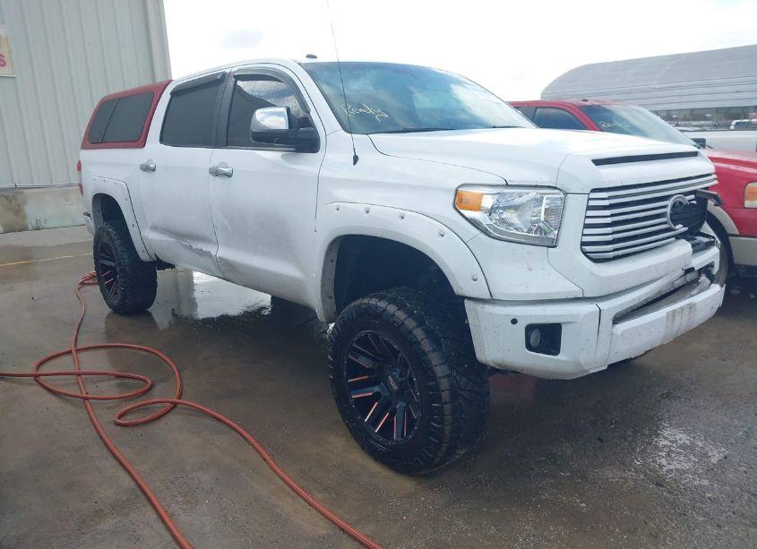 2017 Toyota Tundra PLATINUM 5.7L V8 (VIN 5TFAY5F17HX649503) main photo