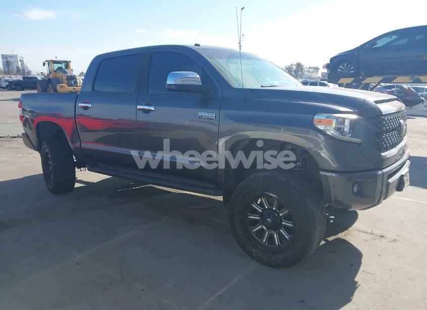 2019 Toyota Tundra PLATINUM 5.7L V8 (VIN 5TFAY5F18KX791740) main photo