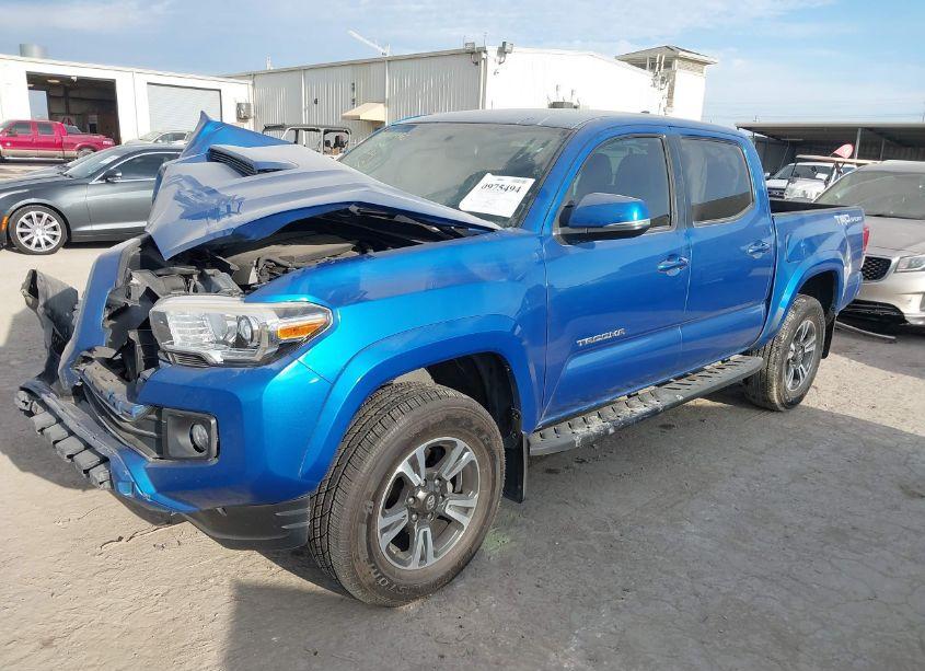 Photo 2 of 2016 Toyota Tacoma TRD SPORT (VIN 5TFAZ5CN0GX020104)