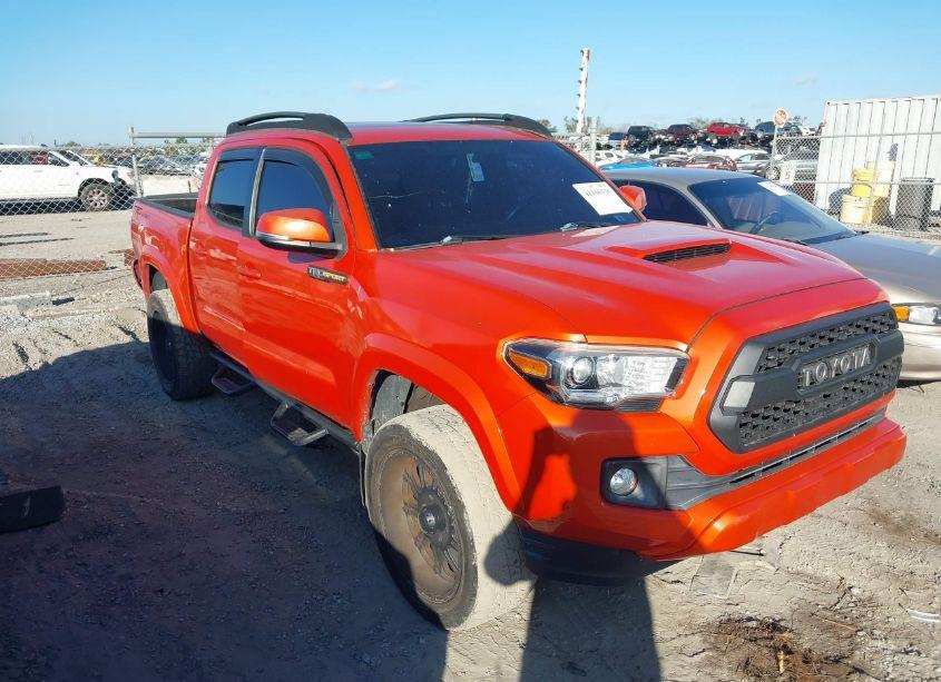 2017 Toyota Tacoma TRD SPORT (VIN 5TFAZ5CN0HX029869) main photo