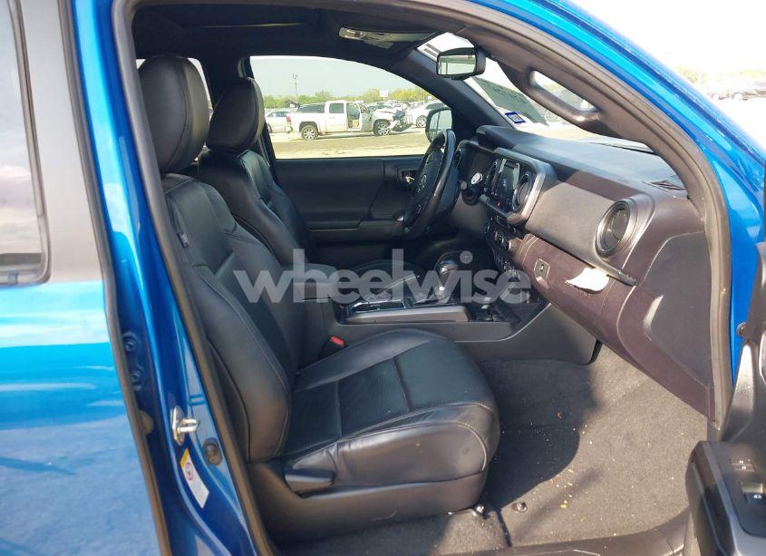 Photo 5 of 2018 Toyota Tacoma (VIN 5TFAZ5CN0JX065261)