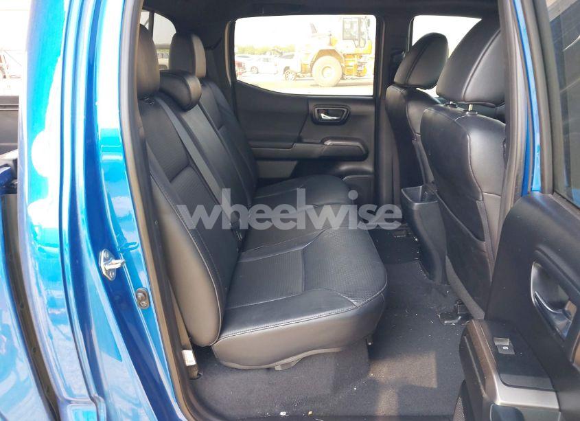 Photo 8 of 2018 Toyota Tacoma (VIN 5TFAZ5CN0JX065261)