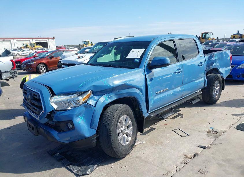 Photo 2 of 2019 Toyota Tacoma SR5 V6 (VIN 5TFAZ5CN0KX074611)